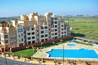 Leo Alcaudon-alcaravan Hotel