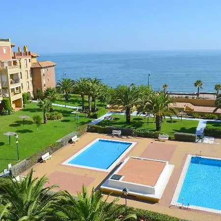 Leo Alcaudon-alcaravan Hotel 4*